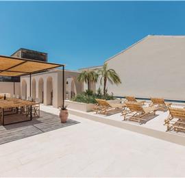 3 bedroom villa with heated pool in Noto, sleeps 6